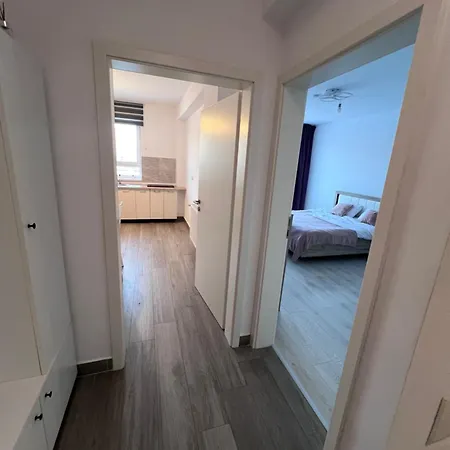 Nebele Brasov-self Check In -mall Coresi דירה